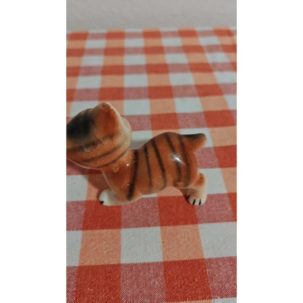 VINTAGE BIG EYED KITTEN CAT PORCELAIN CERAMIC FIGURINE